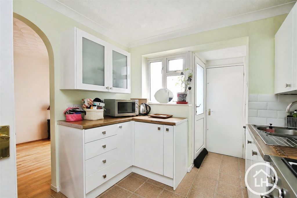 Property photo 3 of 13 Kitchen