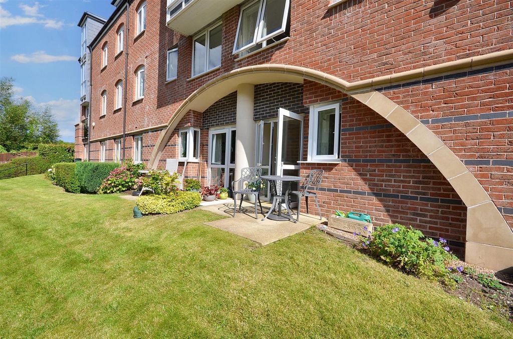 Property photo 1 of 9