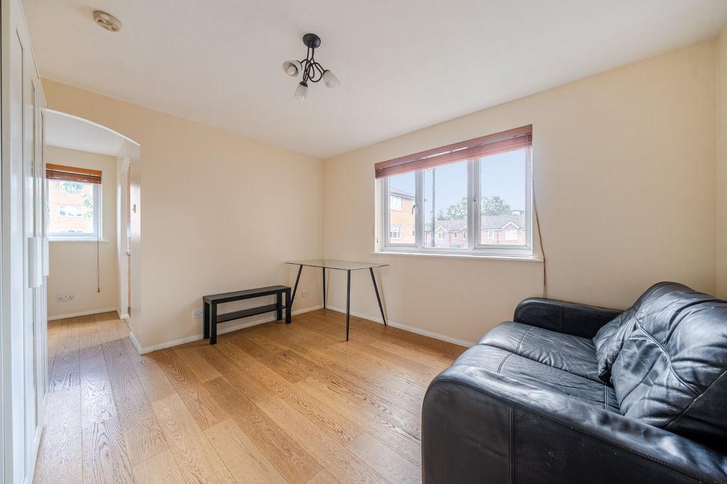 Property photo 1 of 12 Picture No. 05