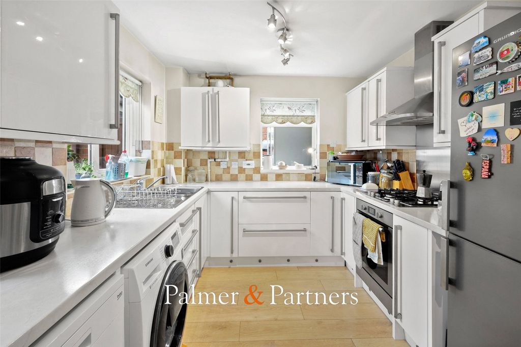 Property photo 3 of 19 Picture No. 06