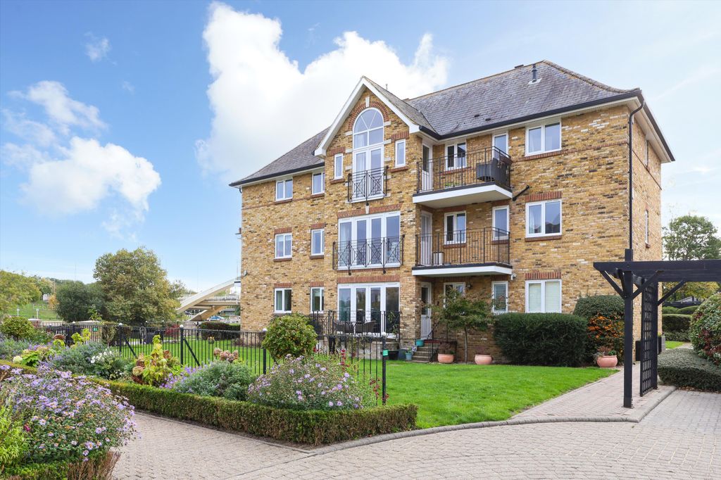 Property photo 2 of 14 Image