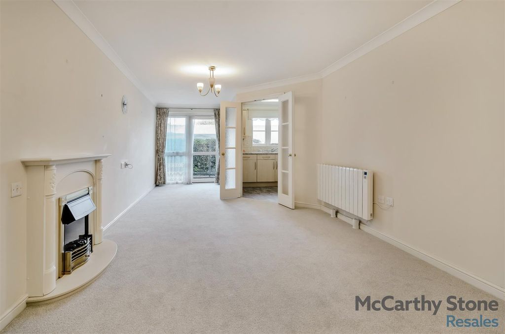 Property photo 3 of 32 8673356-Interior15.Jpg