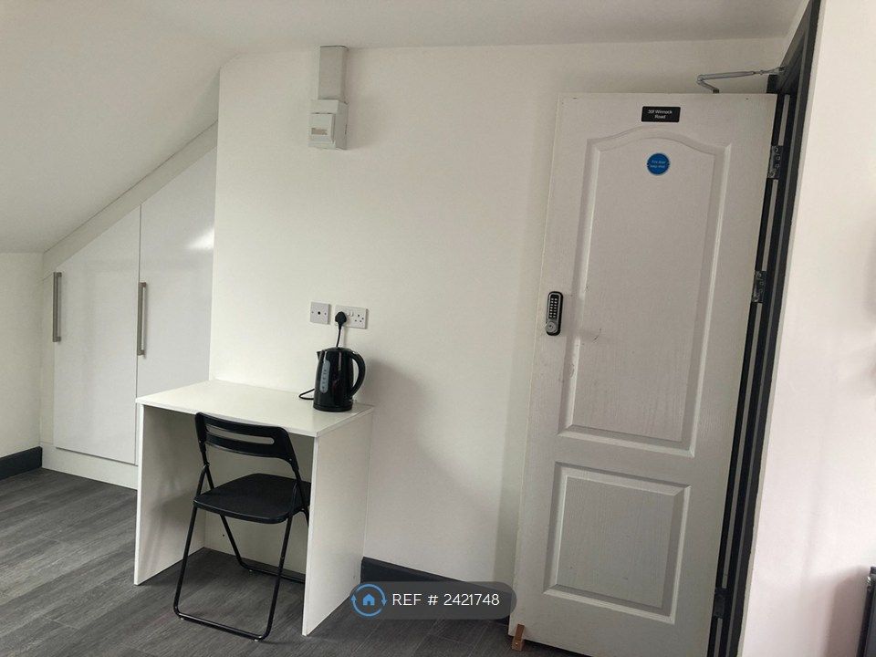 Property photo 3 of 12 Room F- Available Now (£925)