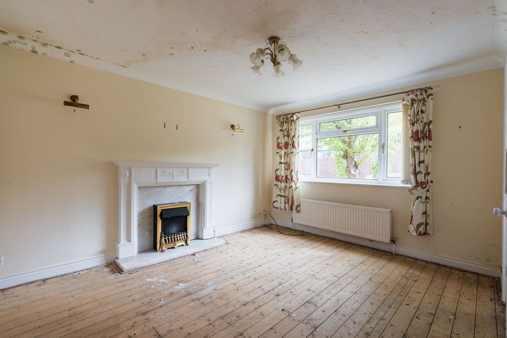 Property photo 2 of 27