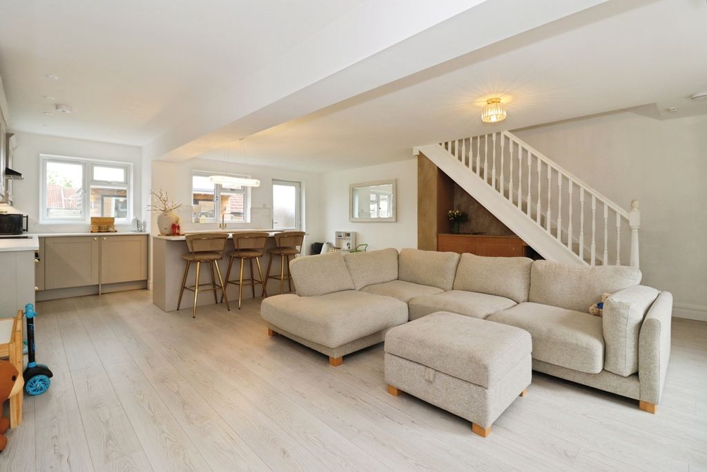 Property photo 3 of 14 Pbox-Img.Jpg