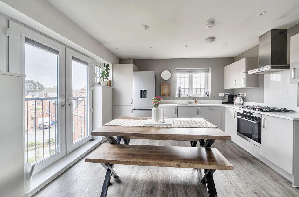 Property photo 2 of 18 1421203-4-69B03Fe...