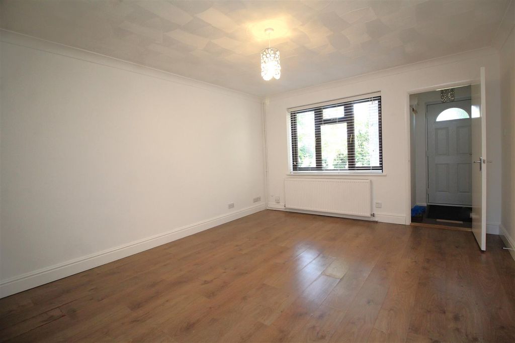 Property photo 3 of 11 Living Room .Jpg