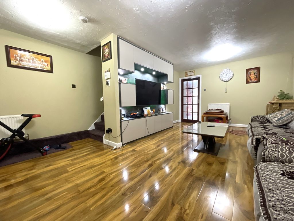 Property photo 2 of 12 Image