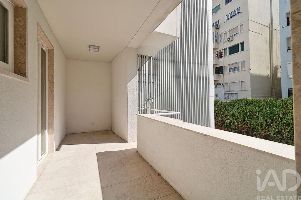Property photo 1 of 40