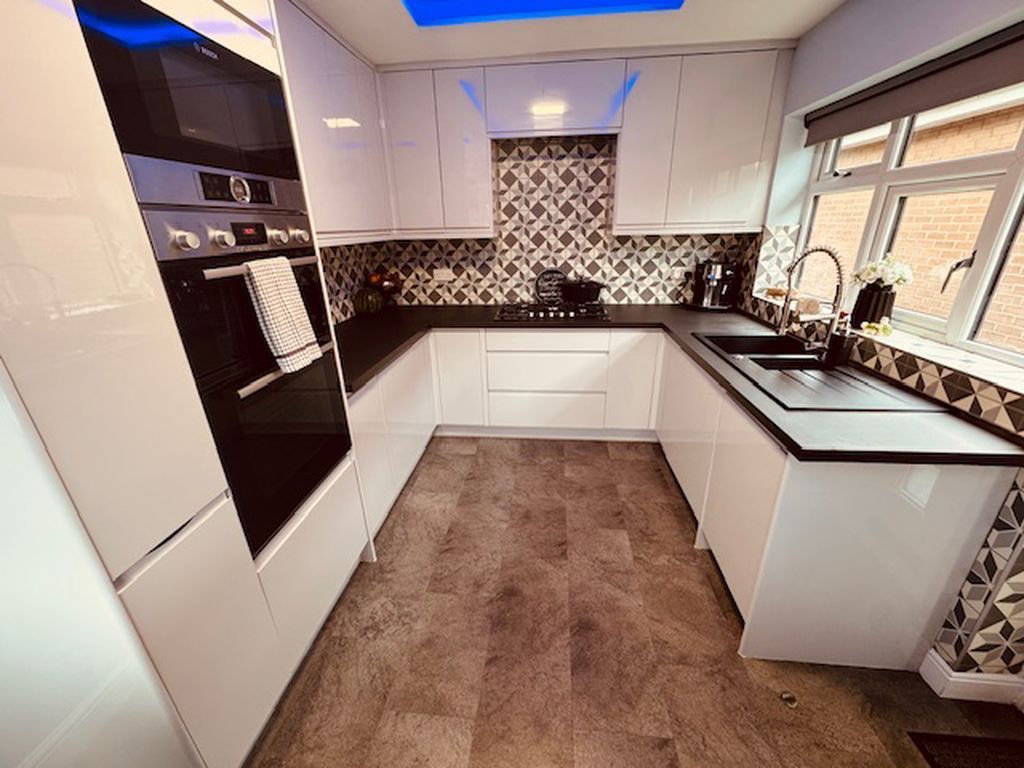 Property photo 2 of 35 Kitchen