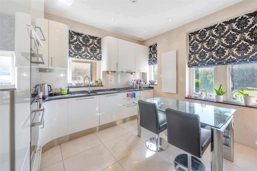 Property photo 3 of 15 Picture No. 10