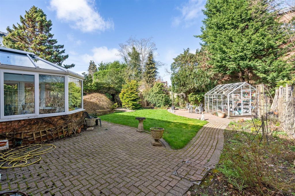 Property photo 2 of 19 228 Blossomfield Road_29.Jpg