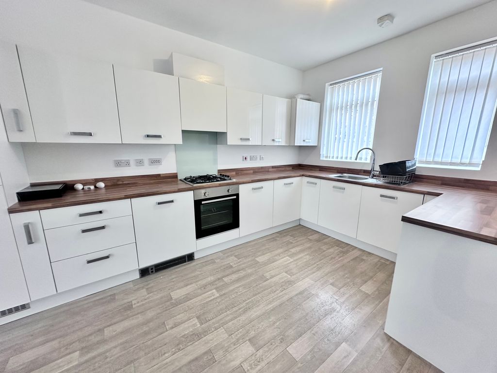 Property photo 2 of 15 Bedroom 1