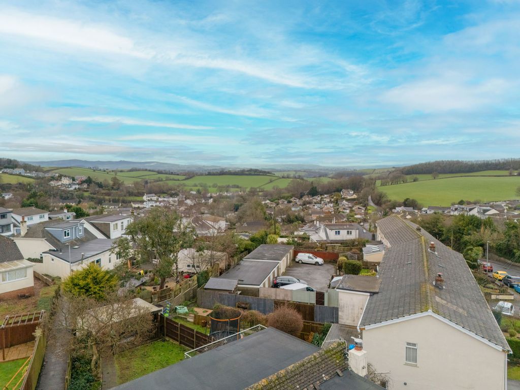 Property photo 2 of 27