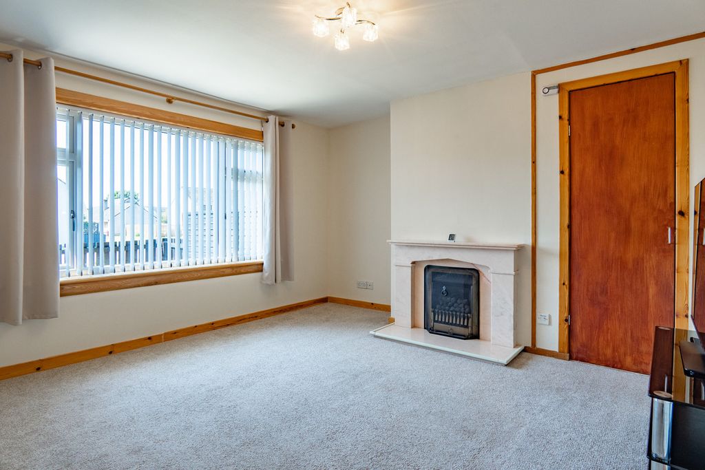 Property photo 2 of 32