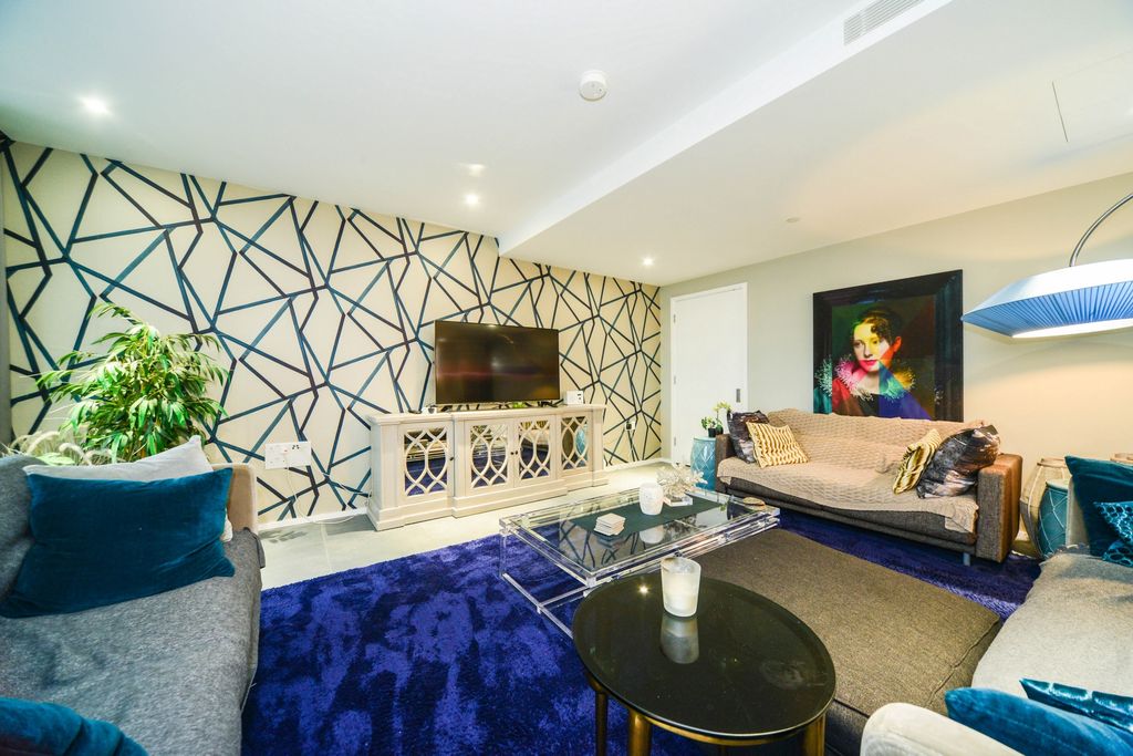 Property photo 3 of 20 Photo 1