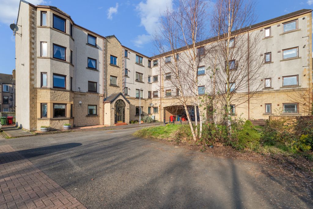 Property photo 1 of 19 Victoria Road, Falkirk, Fk2 7Au