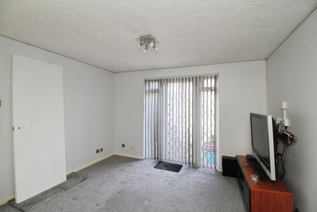 Property photo 2 of 11 1