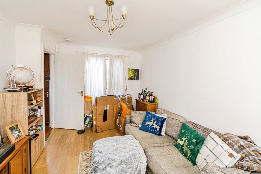 Property photo 3 of 8 Pbox-Img.Jpg