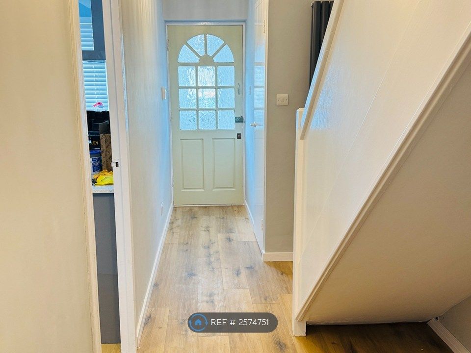 Property photo 3 of 26 Hall Way