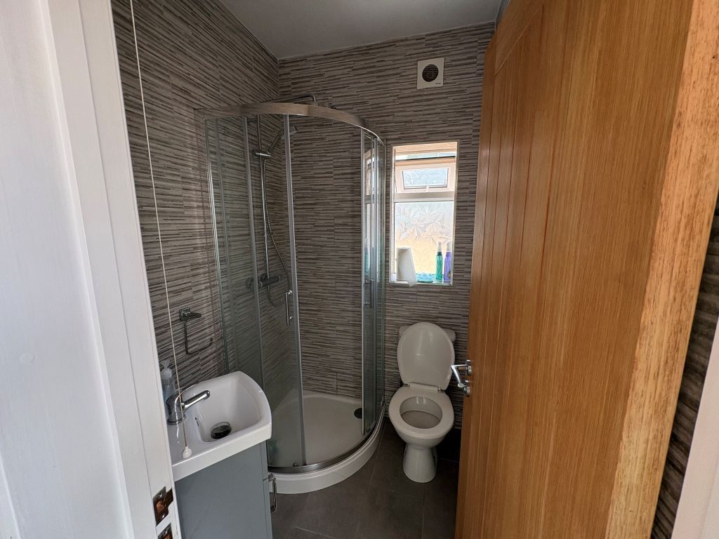 5 bed shared accommodation to rentAlbert Street, Llanelli SA15 photo 5