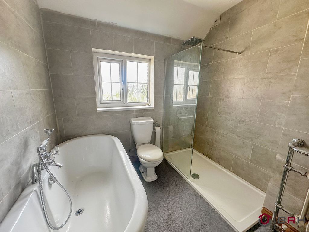 Property photo 3 of 24