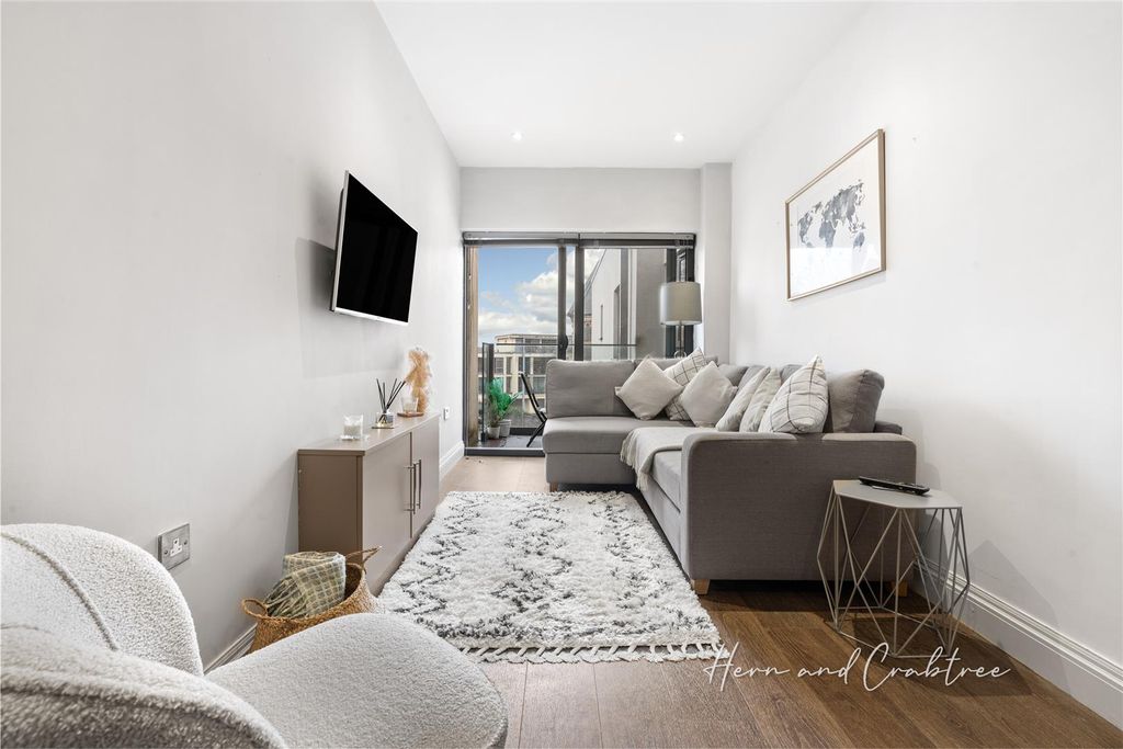 Property photo 2 of 21 The Lindens, Cardiff, Herncrabtree (6).Jpg