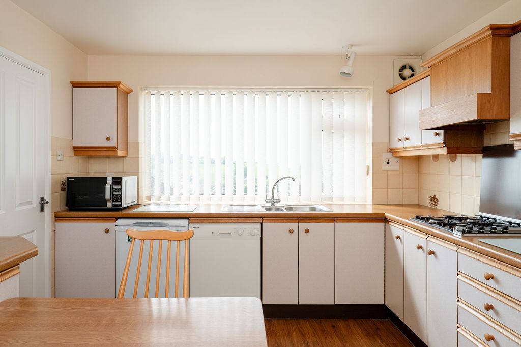 Property photo 3 of 53