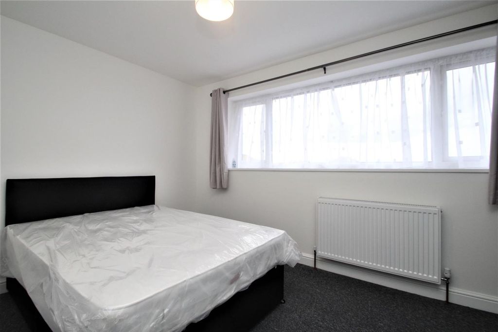 Property photo 2 of 8 11 Argyll Road Room 1 1  .Jpg