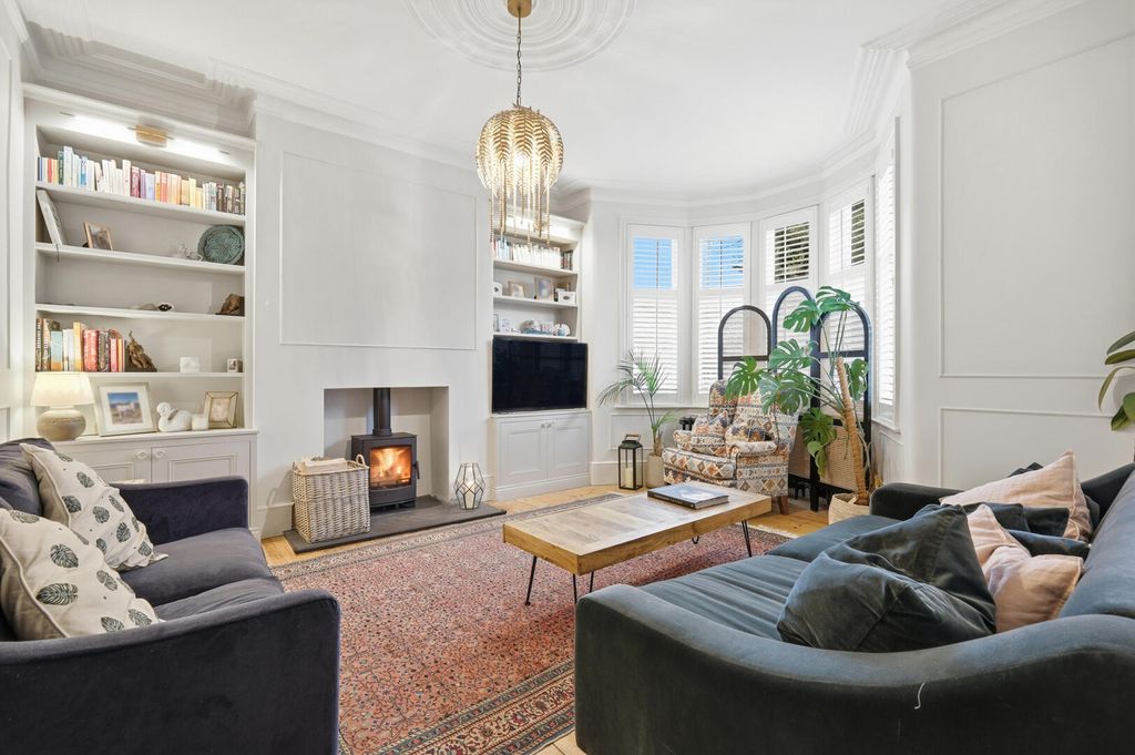 Property photo 3 of 20 Living Room