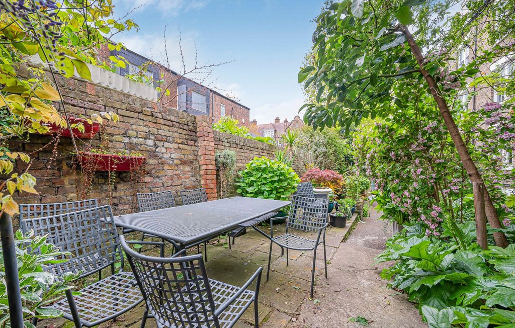 Property photo 2 of 15 Picture No. 35