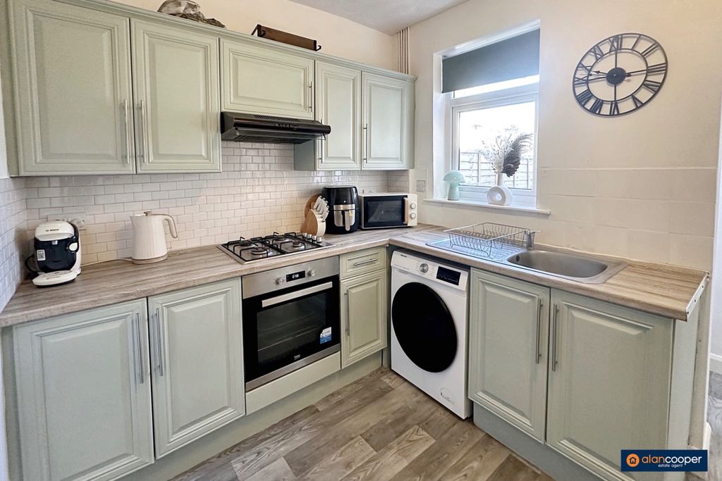 Property photo 2 of 10 4545324