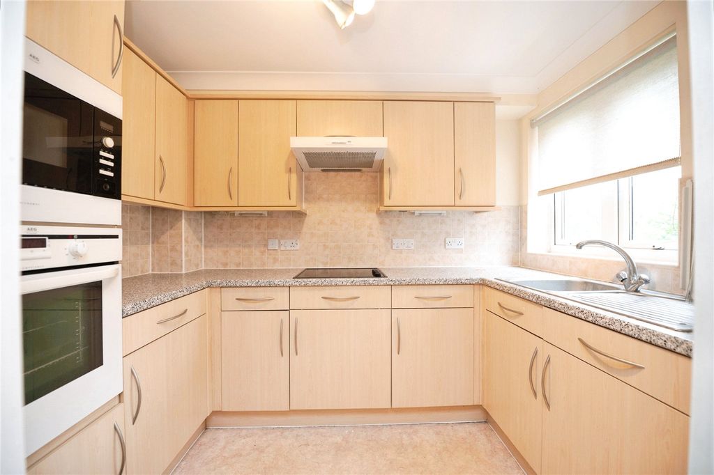 Property photo 3 of 11 Kitchen