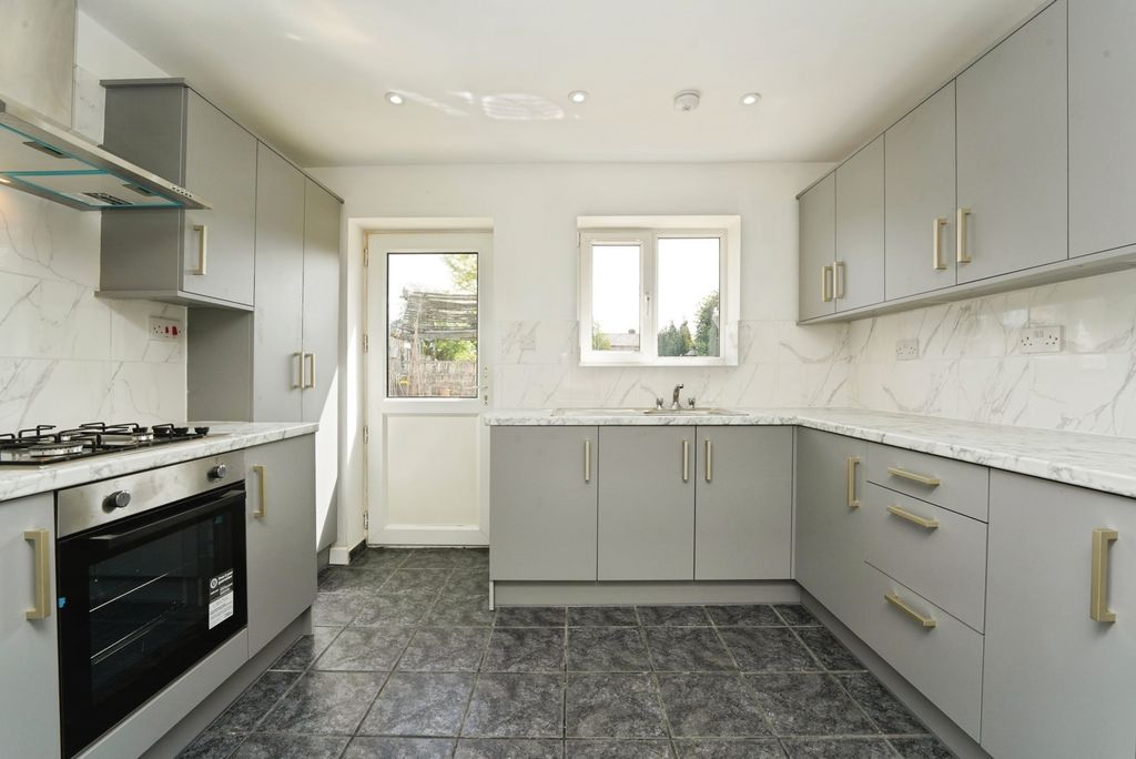 Property photo 3 of 18 Pbox-Img.Jpg