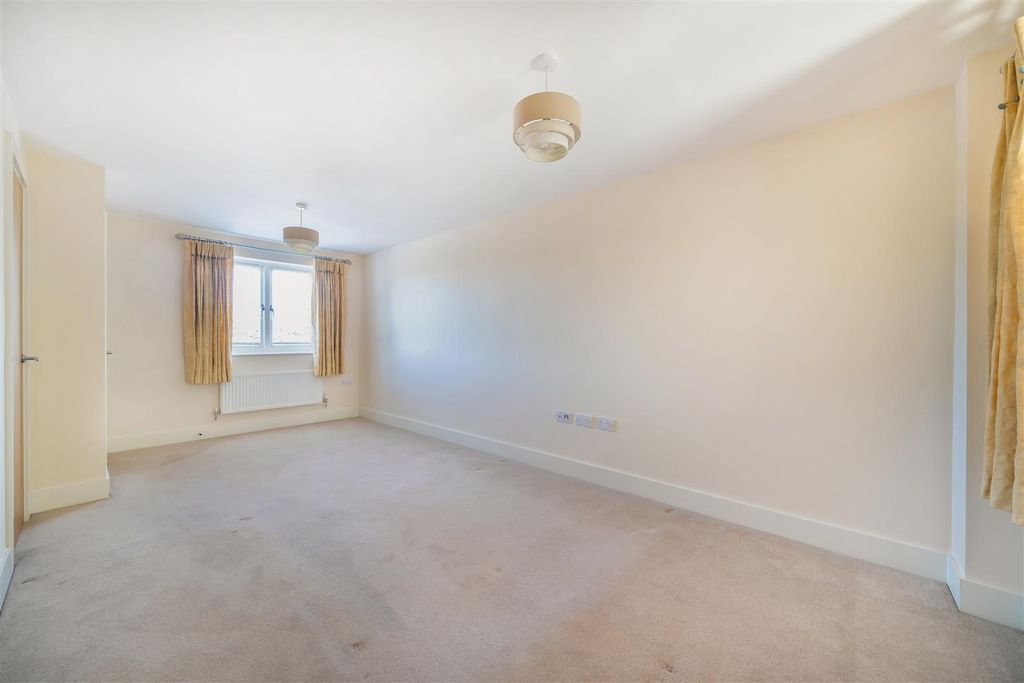 Property photo 3 of 16 Sitting Room