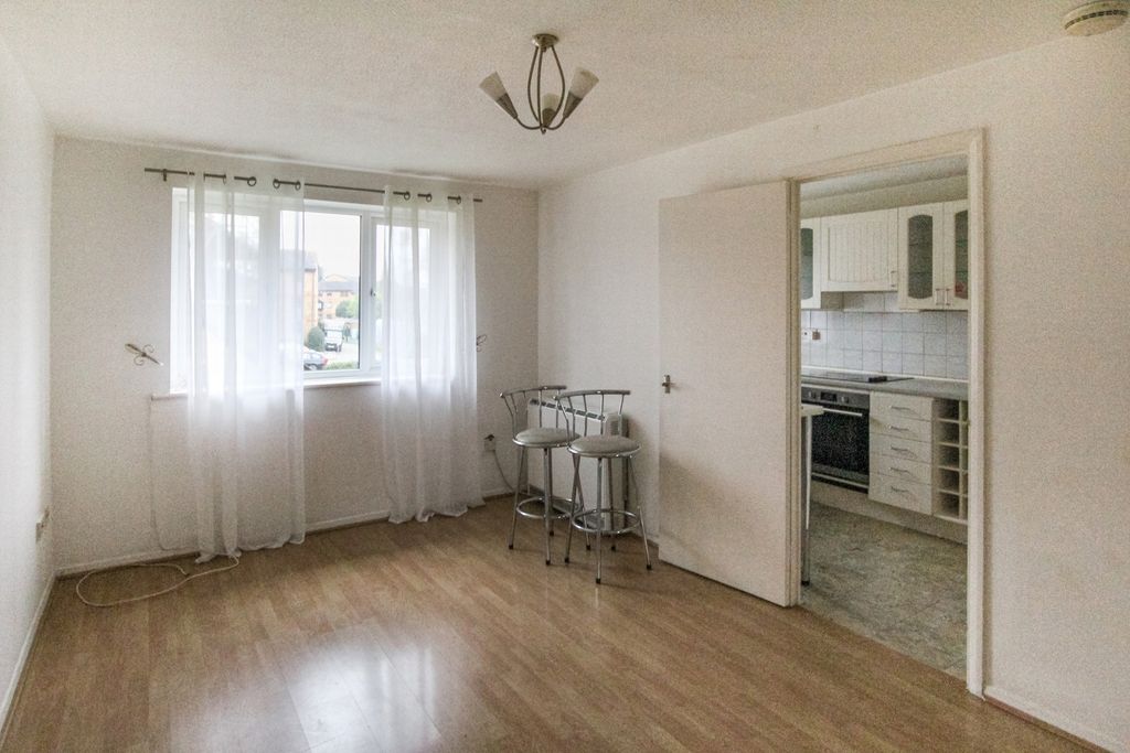 Property photo 3 of 8 Photo 7