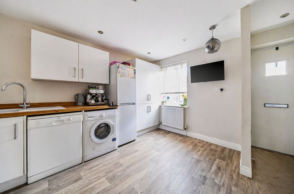 Property photo 2 of 5