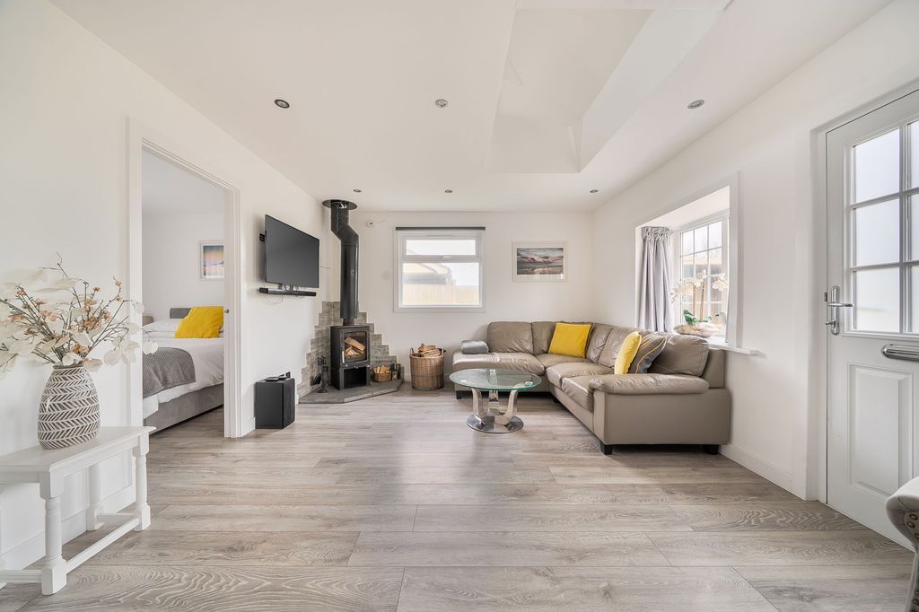 Property photo 2 of 22 Living Space