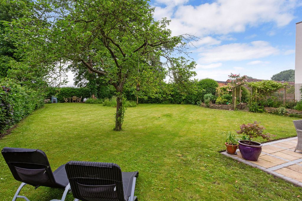 Property photo 2 of 28