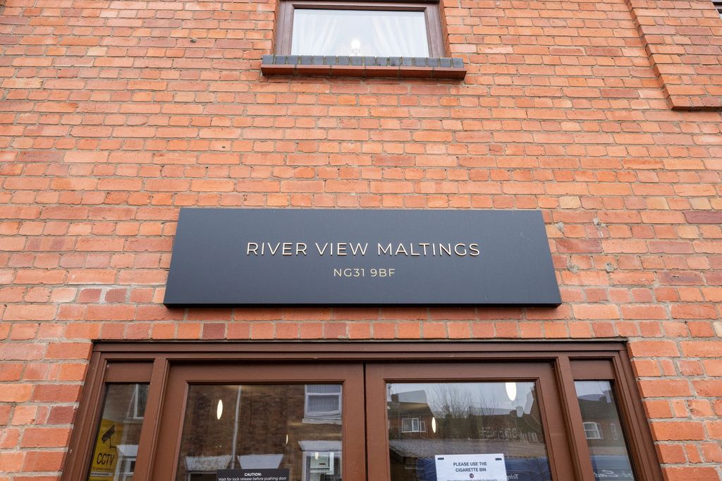 Property photo 2 of 29