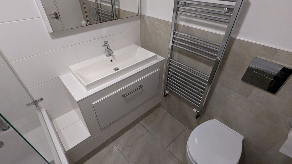 Additional image 5 of 2 bed flat to rentDyfed, Penarth CF64