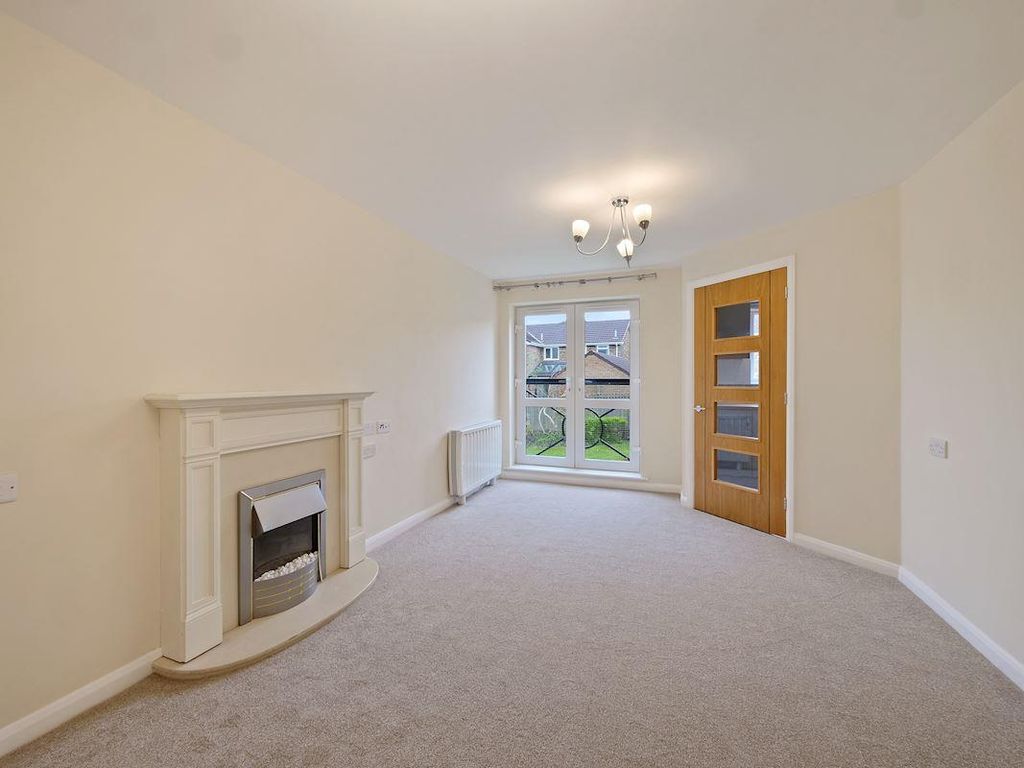 Property photo 1 of 11 Living Room (2).Jpg