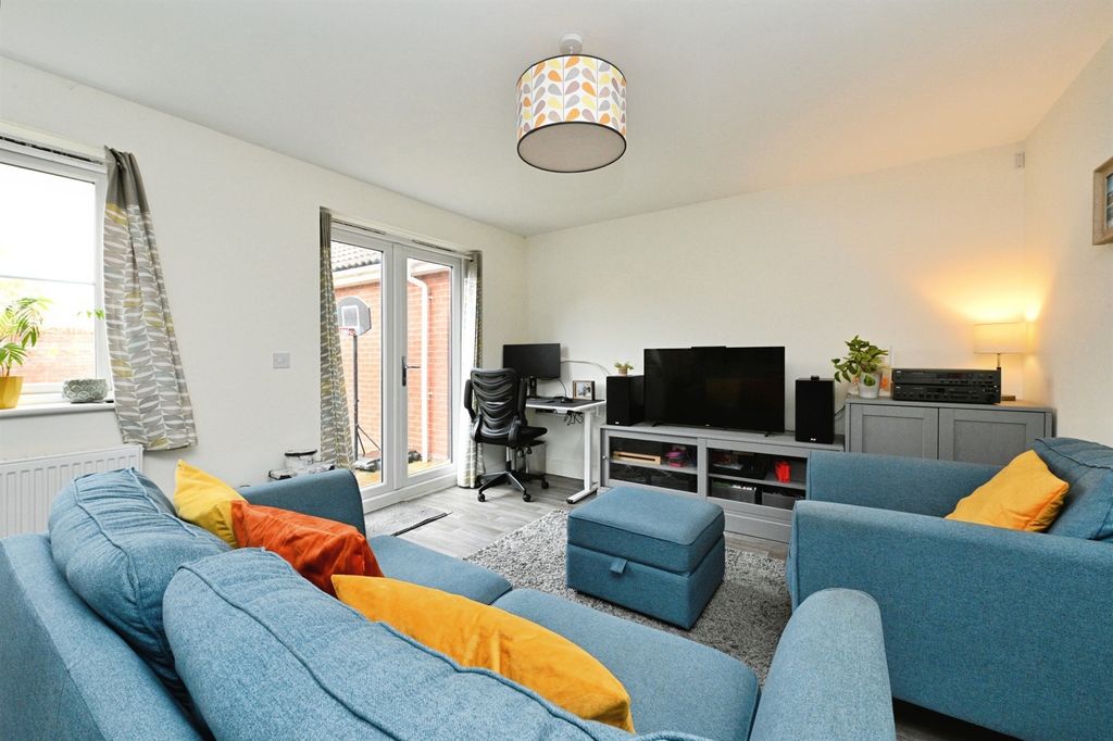 Property photo 2 of 19