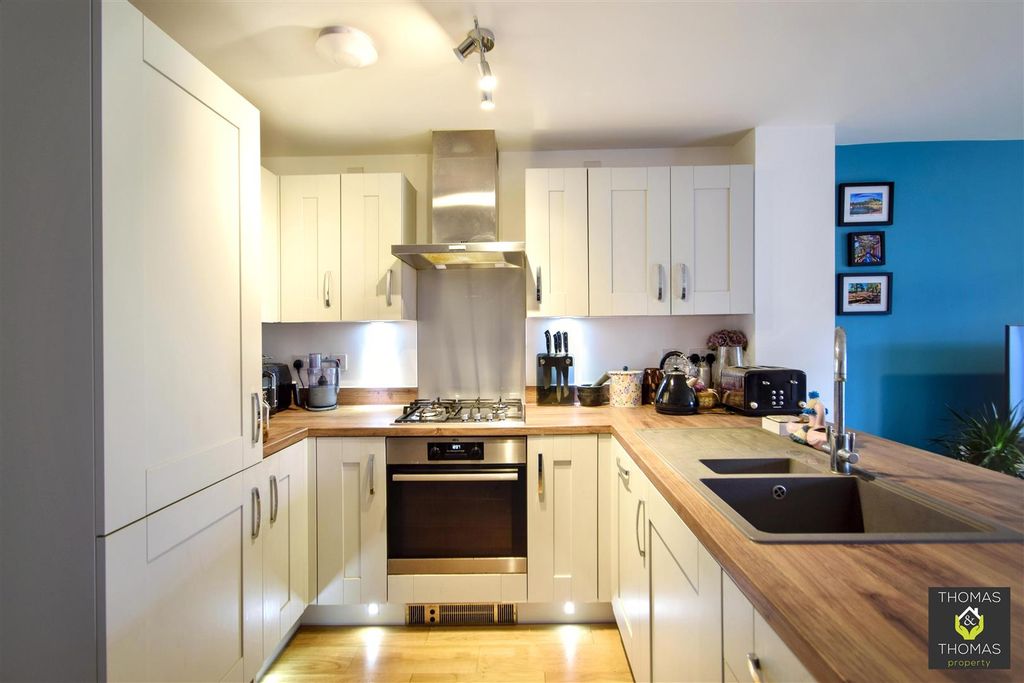 Property photo 2 of 15 Dsc_0118 (1).Jpg