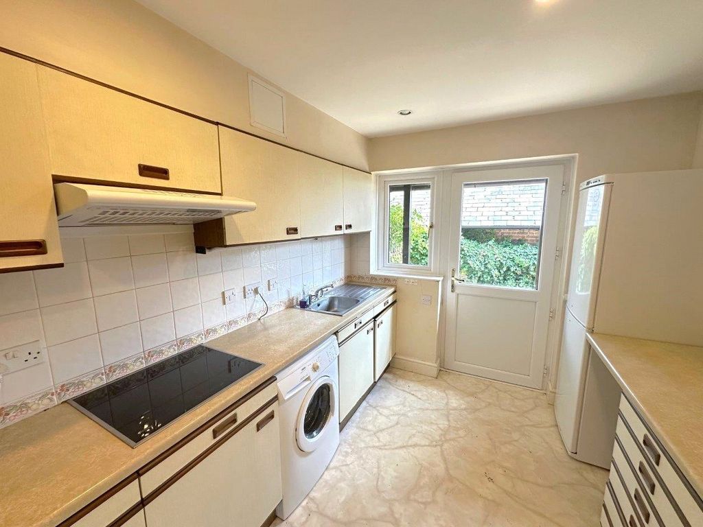 Property photo 3 of 14 Kitchen