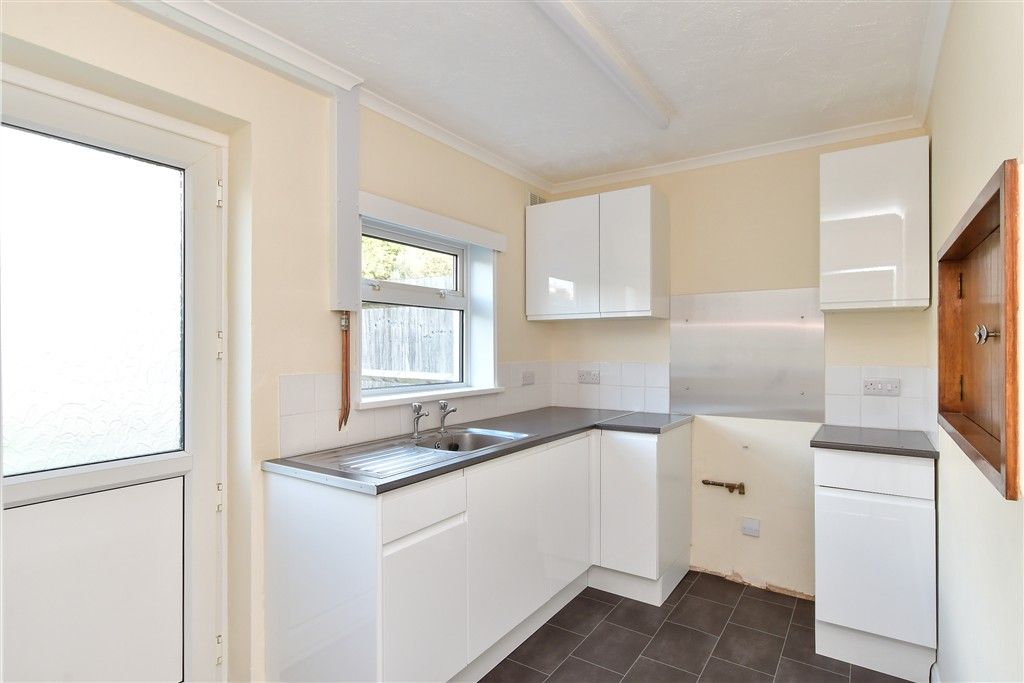 Property photo 3 of 12 Kitchen