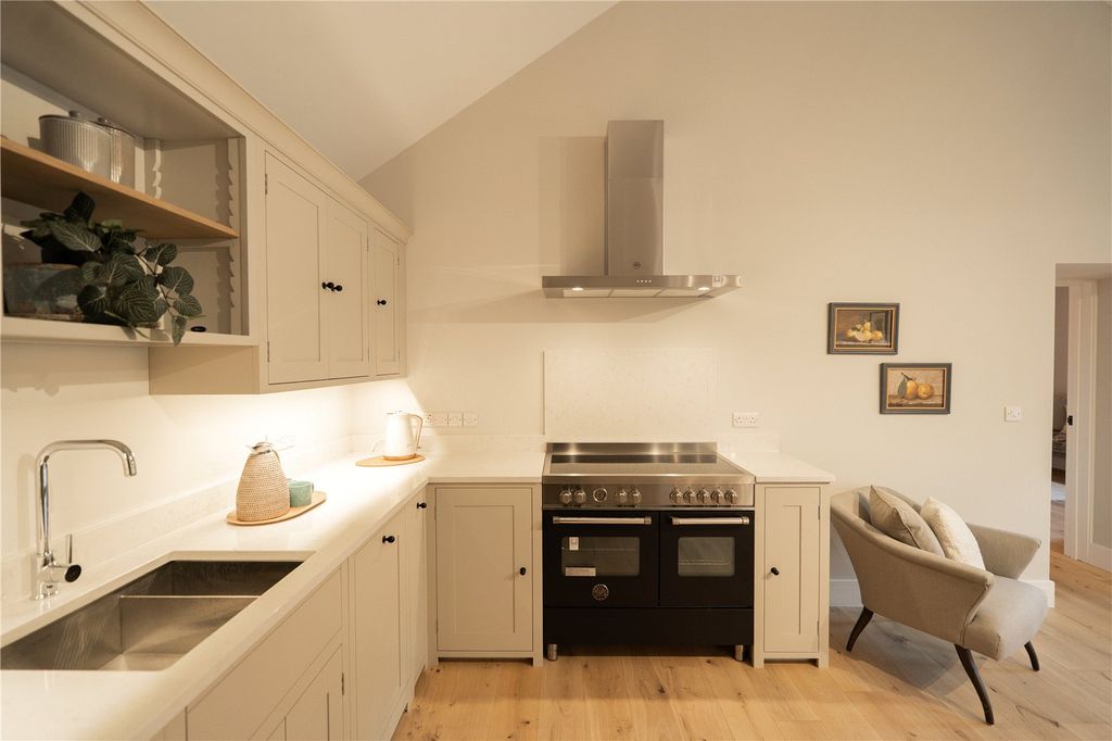 Property photo 3 of 33 Picture No. 57