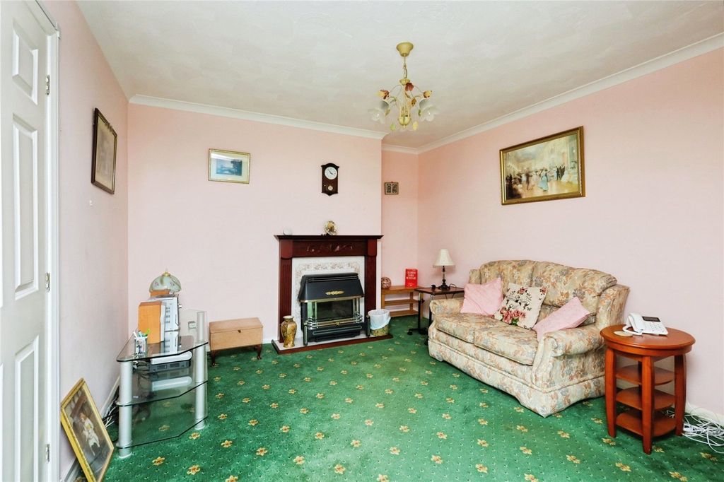 Property photo 2 of 17 Picture No. 13