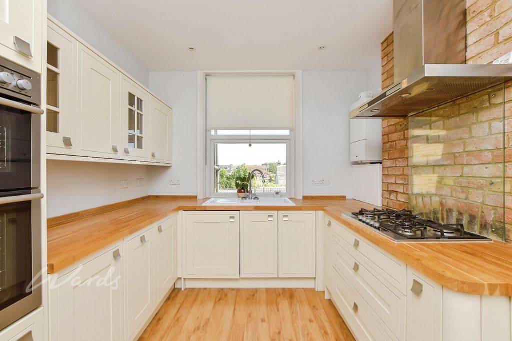 Property photo 2 of 10 St Peters Kitchen...