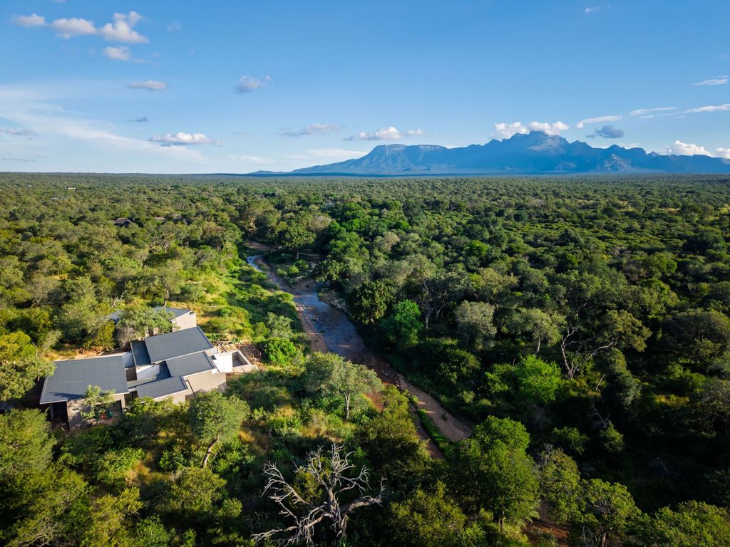 Property photo 1 of 50 1Hs1735145